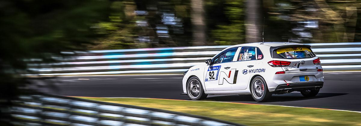 Nederlandse coureur Pieter Schothorst met Hyundai i30 N in 24 uursrace Nürburgring