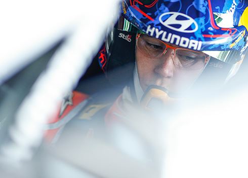 Thierry Neuville aan de leiding in WK rally!