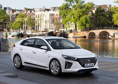 Hyundai geeft Hyundai IONIQ Hybrid kickstart