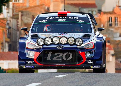 Thierry Neuville door pech op achterstand in WK Rally 2017