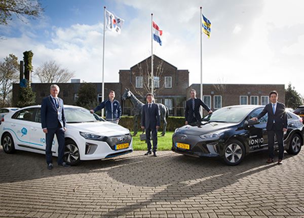 Hyundai steunt duurzame ambitie Ameland met elektrische auto's.