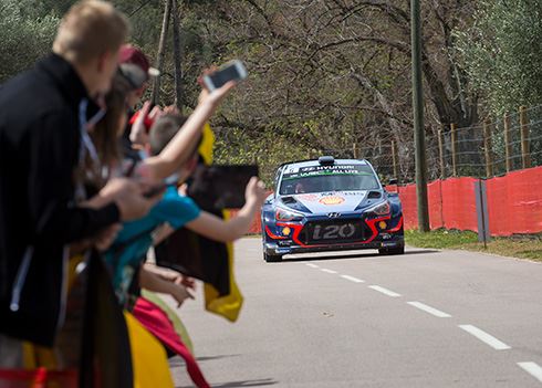 Rallyrijders Hyundai scoren vierde podiumplek op rij
