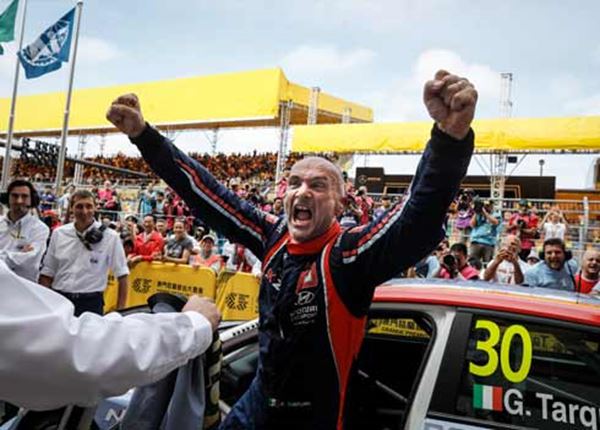 Tarquini grijpt met Hyundai wereldtitel in FIA World Touring Car Cup