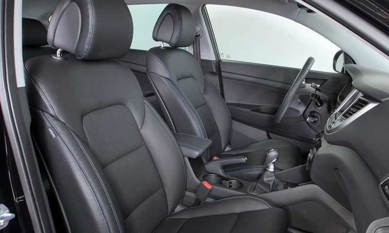 Een lederen interieur kun je helemaal naar jouw smaak laten aanpassen. Denk aan afwijkende kleuren of delen alcantara, meerdere kleuren per stoel, geplooid of geperforeerd leer of contrasterende stiknaden.