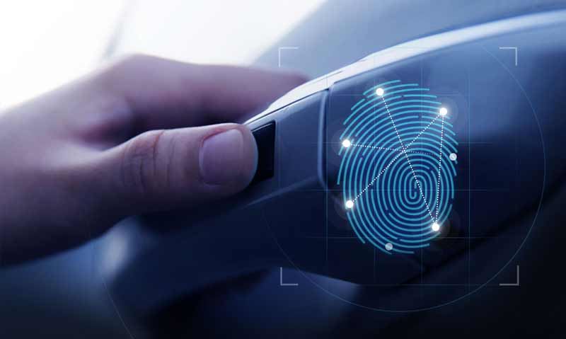 Behalve een auto starten kun je met de vingerafdrukscanner ook portieren ontgrendelen.