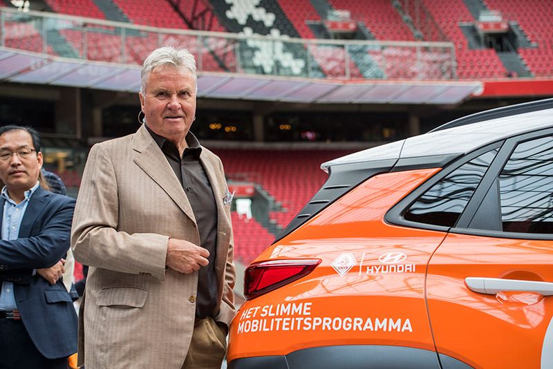 Guus Hiddink was eregast in de Johan Cruijff Arena waar Hyundai en de KNVB bekendmaakten te gaan samenwerken.