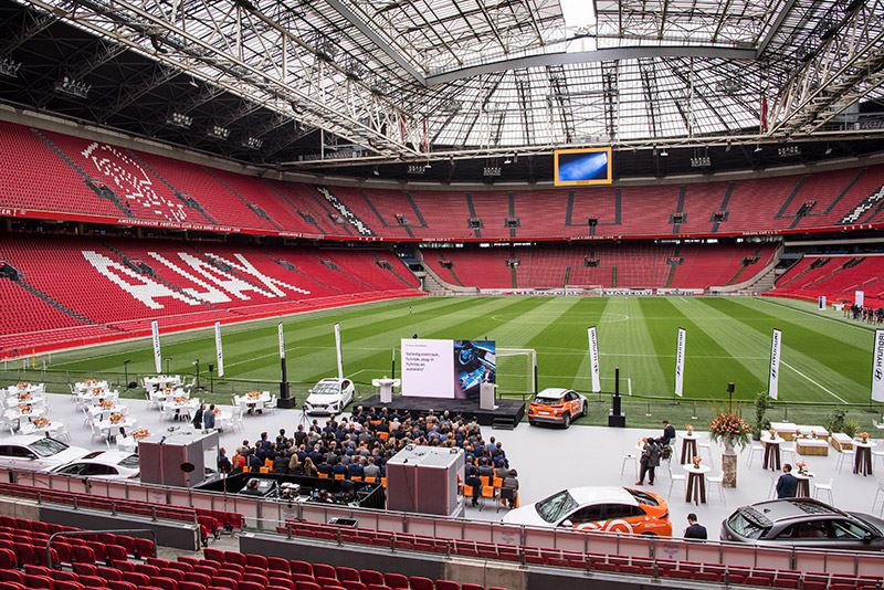 Tijdens een bijzondere bijeenkomst in de Johan Cruijff Arena werd Hyundai gepresenteerd als nieuwe mobiliteitspartner van de KNVB.