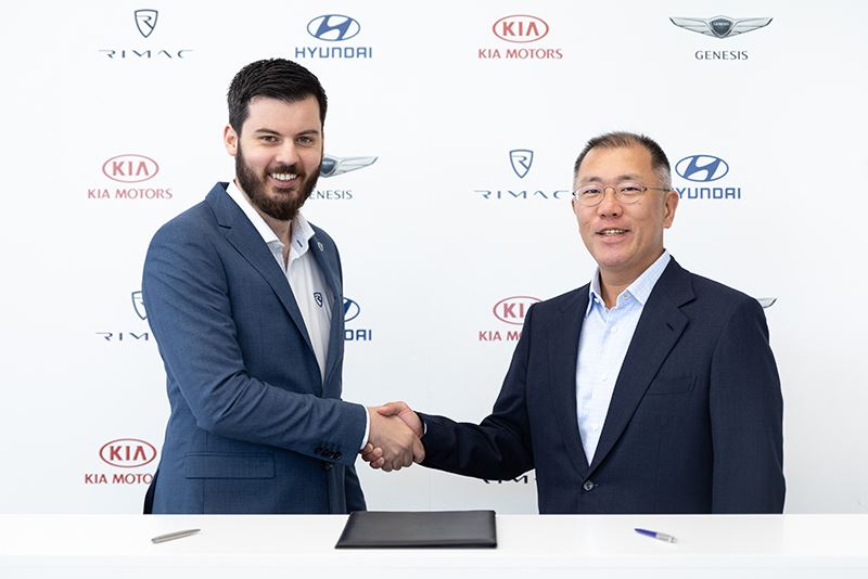 Euisun Chun, Executive Vice Chairman van Hyundai Motor Group (rechts), en Mate Rimac, CEO van Rimac Automobili.