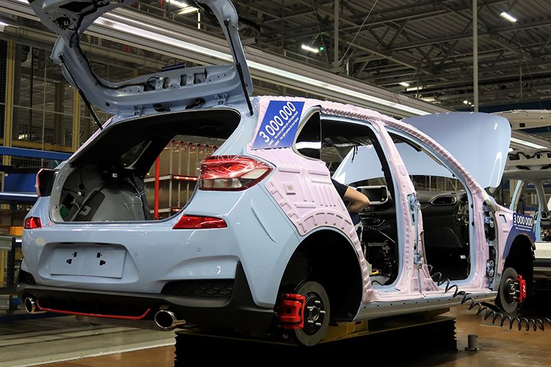 De drie miljoenste Hyundai die in de fabriek in Tsjechië van de band rolde was een Hyundai i30 N.