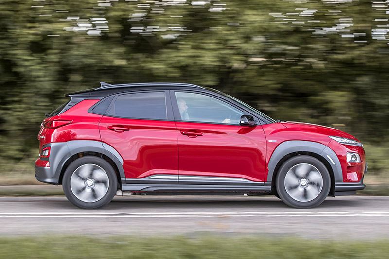 De Hyundai KONA Electric heeft een actieradius van 449 kilometer (volgens WLTP). In de praktijktest van WhatCar? haalde KONA Electric een afstand van 416 kilometer.
