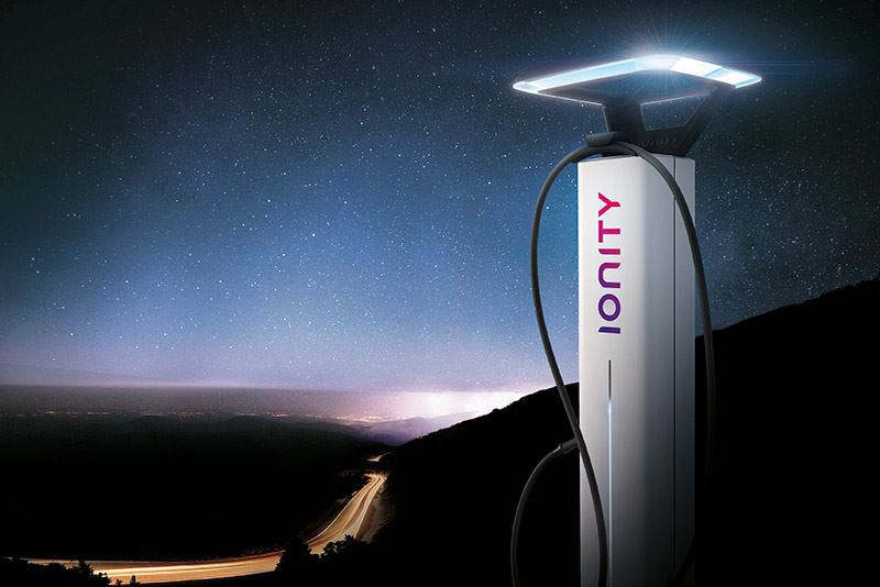 IONITY breidt zijn netwerk van snelladers uit tot vierhonderd in 2020, zodat langs de belangrijkste Europese snelwegen gemiddeld elke 120 kilometer een IONITY-snellaadstation is te vinden.