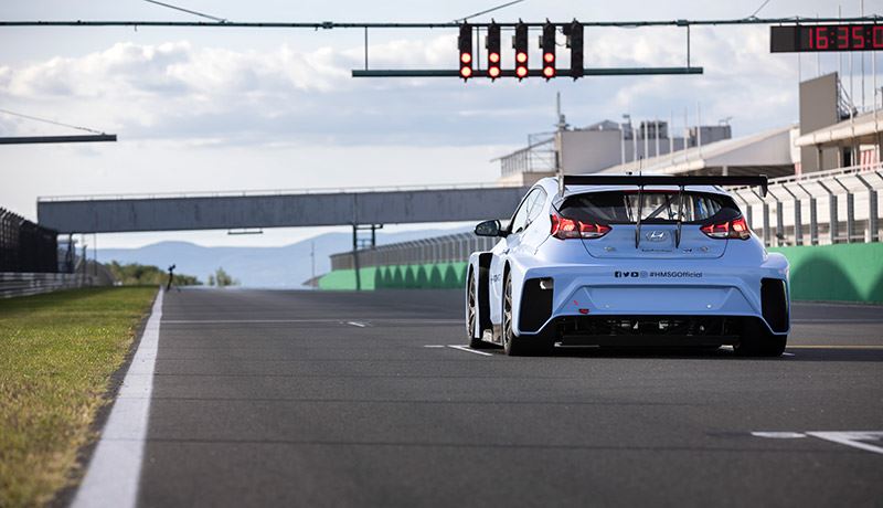 De elektrische raceauto Hyundai Veloster N ETCR is gebaseerd op de i30 N TCR en de Veloster N TCR.