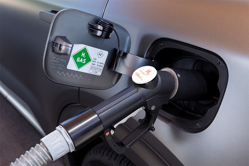 Het tanken van waterstof is kinderlijk eenvoudig en duurt net zo lang als het tanken van benzine of diesel.