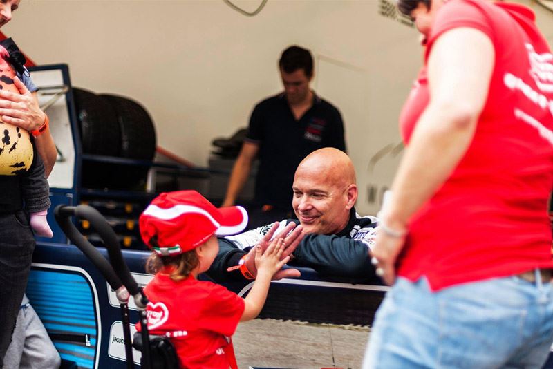 Met zijn stichting Groot Hart bezorgt Rob Kamphues ernstig zieke kinderen een onvergetelijke dag op het circuit.