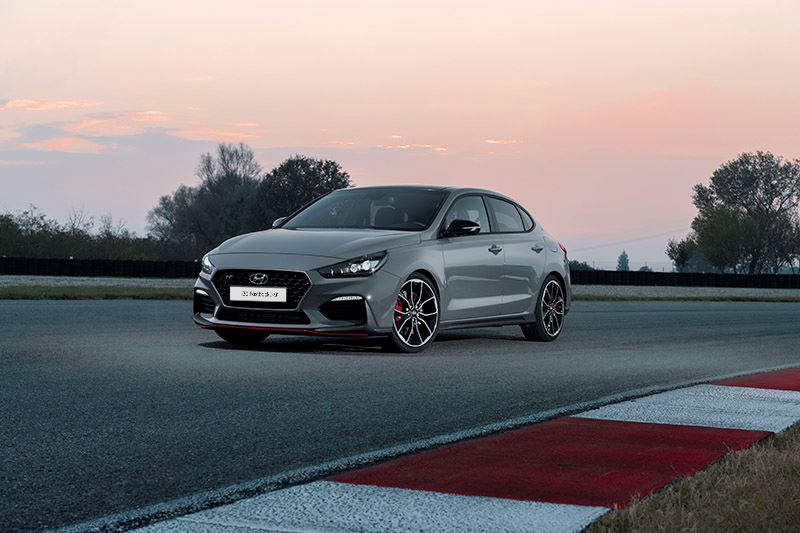 De Hyundai i30 Fastback N wordt aangedreven door een 275 pk sterke 2.0-liter turbomotor.