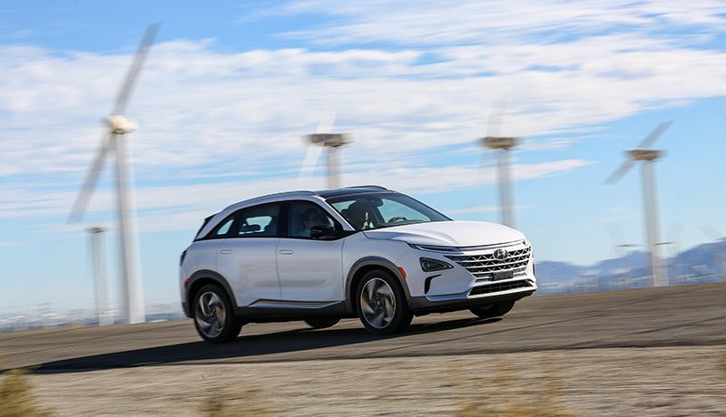 De Hyundai NEXO kan 665 km (volgens WLTP) afleggen op een volle tank waterstof.