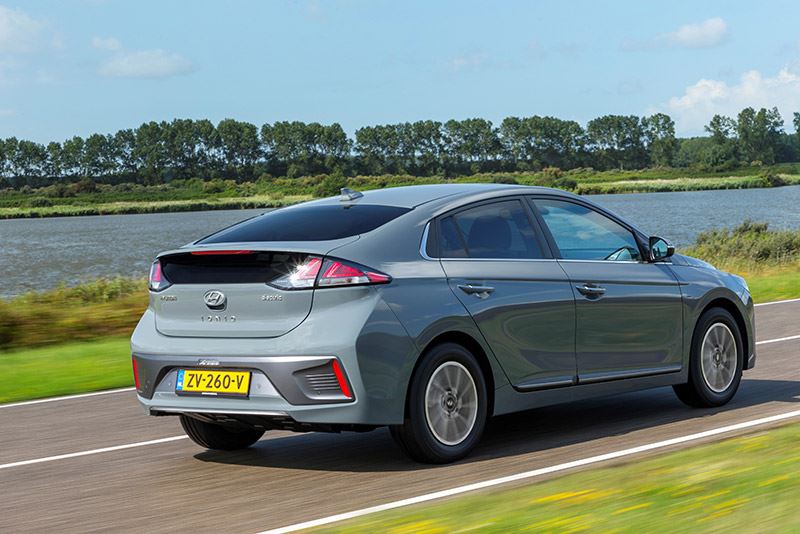 De volledig elektrische Hyundai IONIQ Electric, nu met 4.000 euro subsidie voor particulieren.