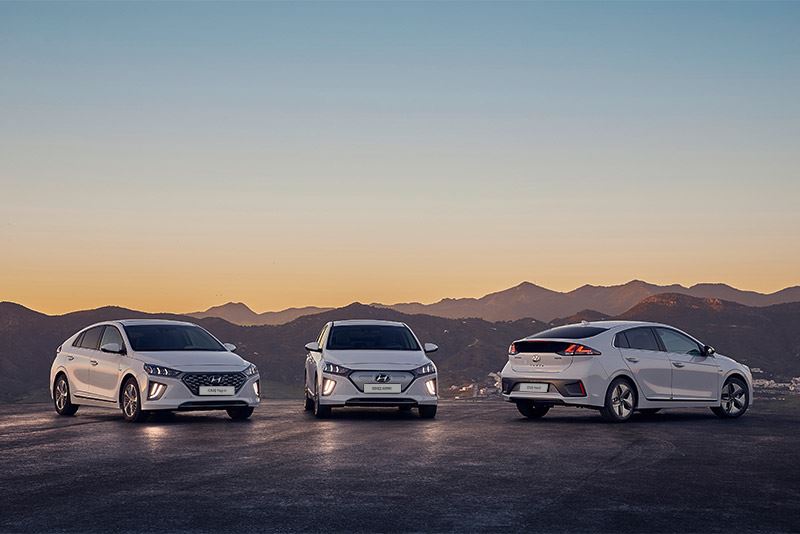 De Hyundai IONIQ, met v.l.n.r. de IONIQ Plug-in, IONIQ Electric en IONIQ Hybrid.