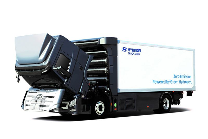 De waterstoftanks in de Hyundai H2 Xcient zijn op een slimme manier achter de cabine van de truck plaatst.