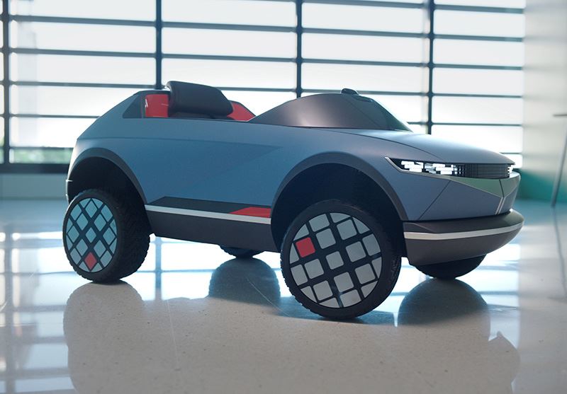 De mini-EV van Hyundai is uitgerust met twee DC-motoren. Die zorgen voor een duizelingwekkende topsnelheid van maar liefst 7 km/u.