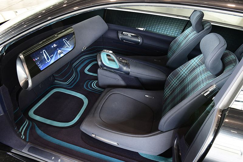 Misschien wel het opvallendste aan de Hyundai Prophecy zijn de joysticks die het stuurwiel vervangen.