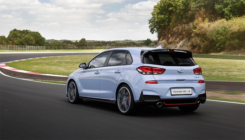 De Hyundai i30 N is er in twee varianten: met 184 kW (250 pk) en met 202 kW (275 pk).